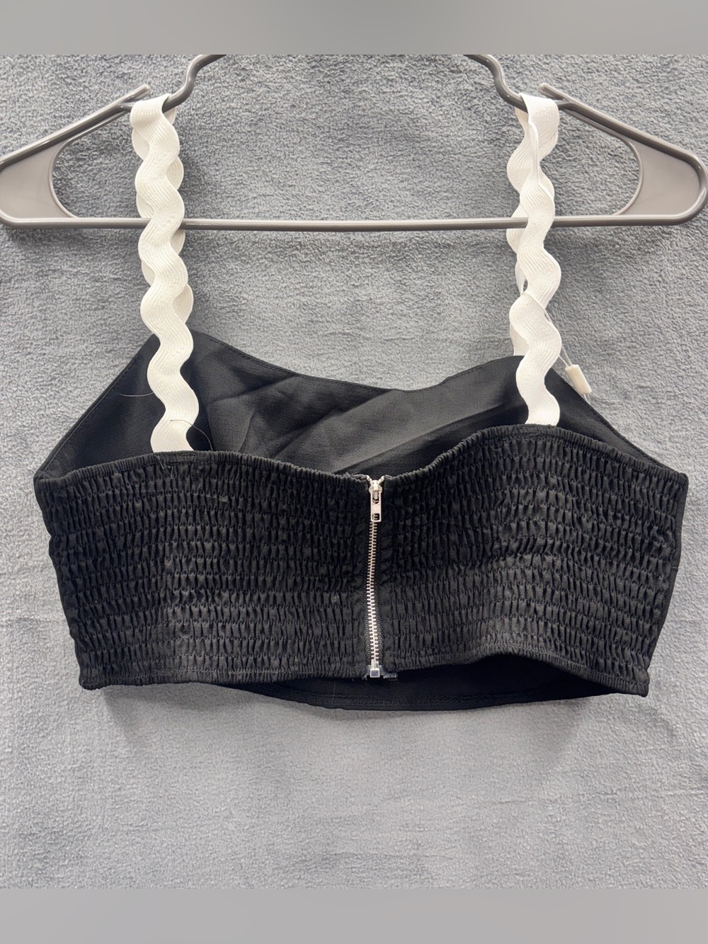 DIDOPIP Black Crop Top with White Wavy Straps - Picture 3 of 5